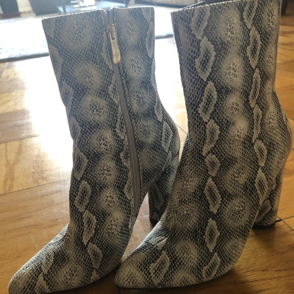 Snakeskin Pattern Booties!